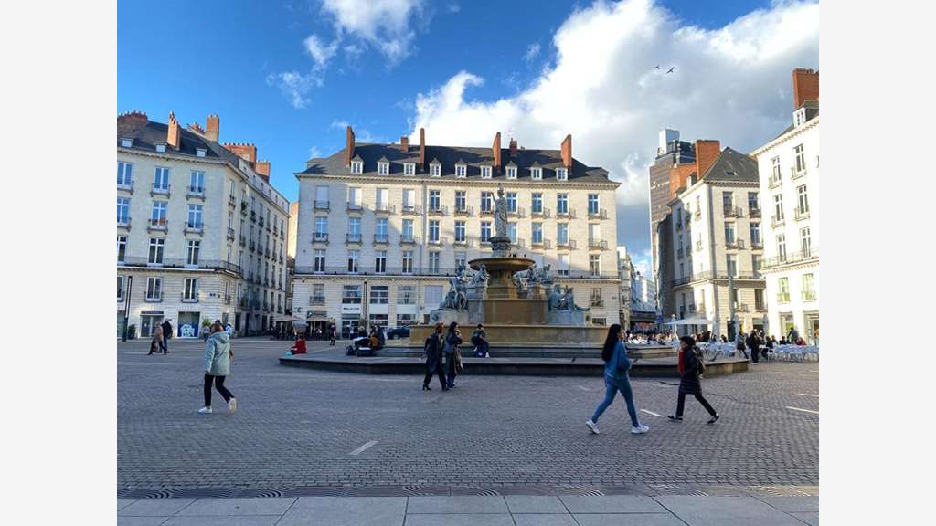 Murs commerciaux libres 88m² à vendre à Nantes