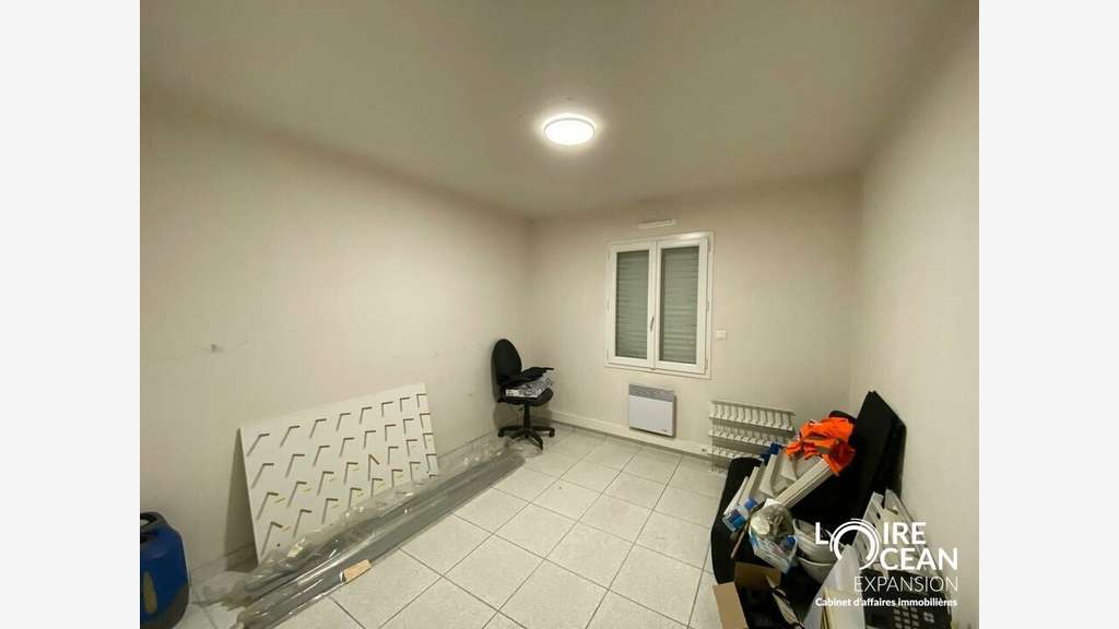 Entrepôt 915m² sur 9426m² à vendre à Nantes Bignon