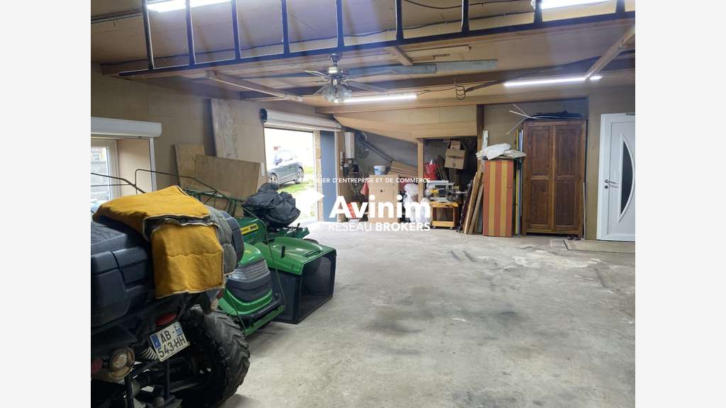 A vendre atelier avec maison 190m² à Neuville