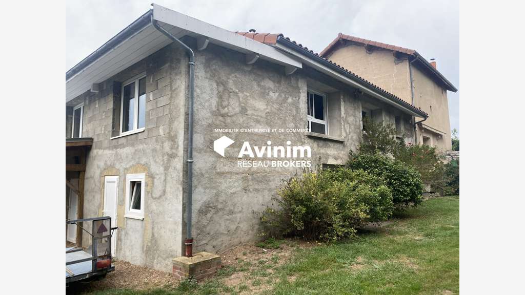 A vendre atelier avec maison 190m² à Neuville