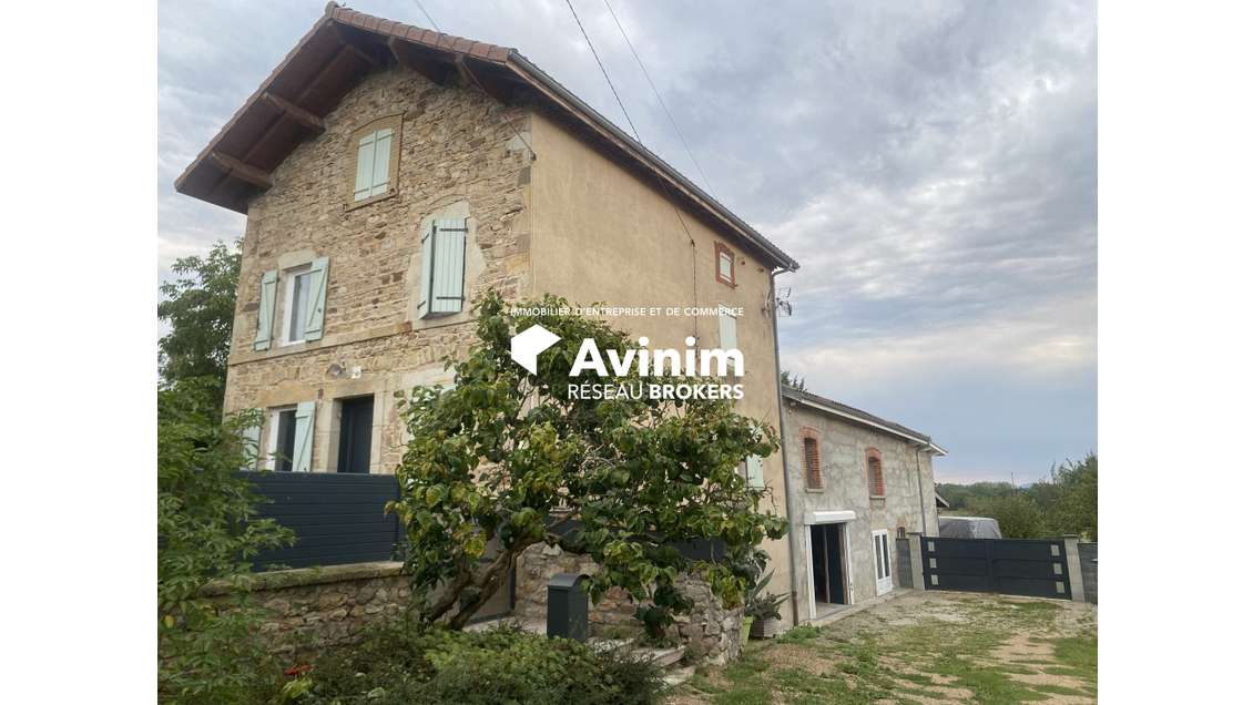 A vendre atelier avec maison 190m² à Neuville