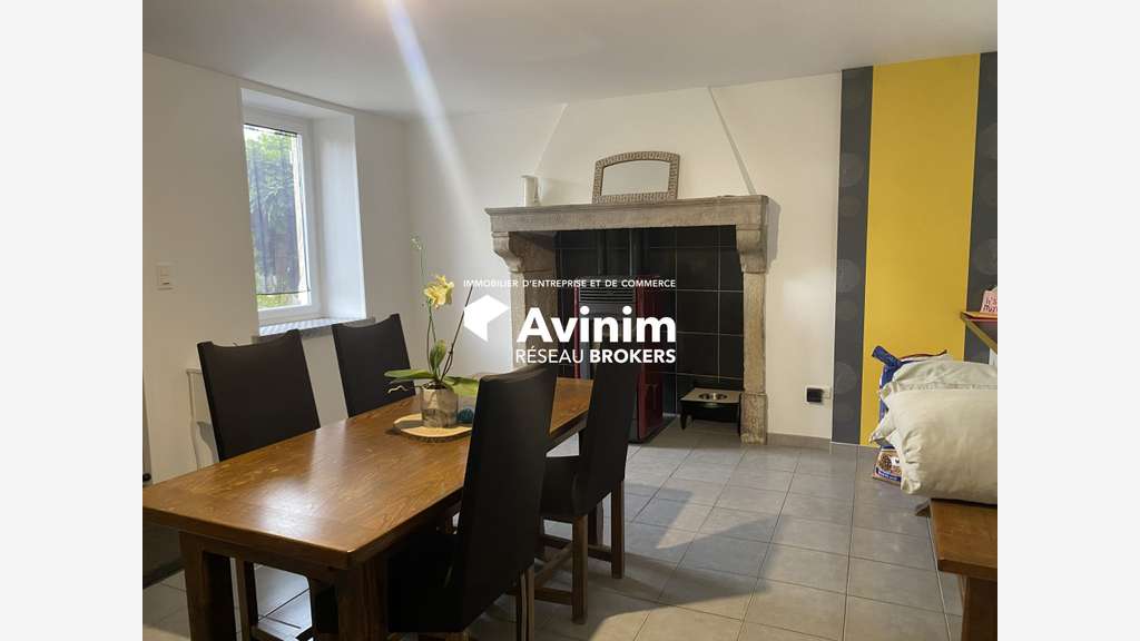 A vendre atelier avec maison 190m² à Neuville