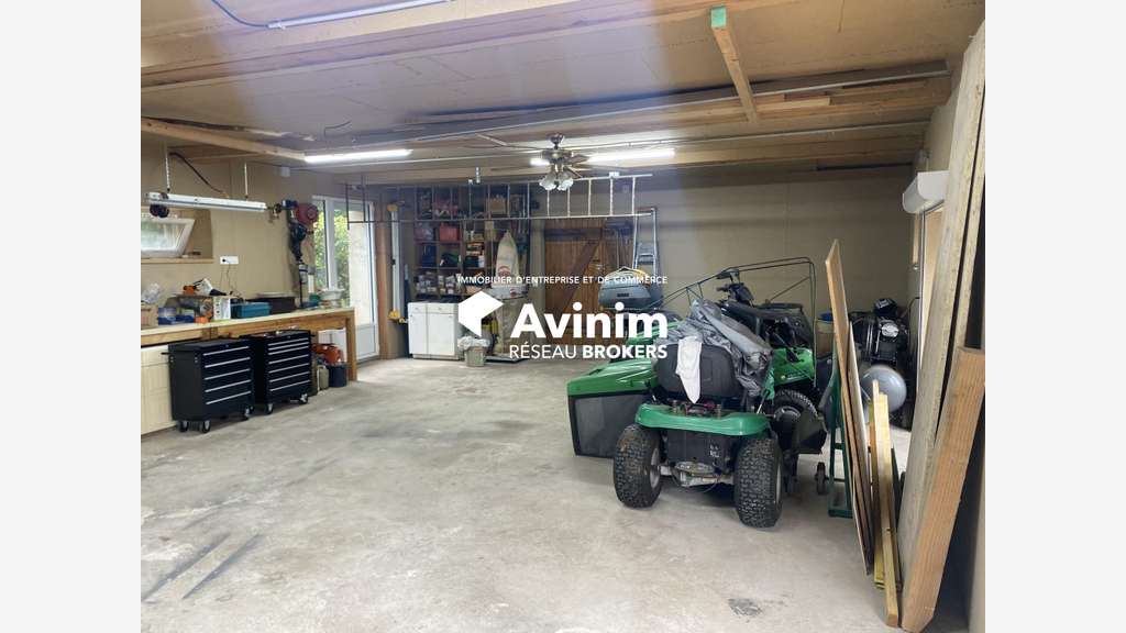 A vendre atelier avec maison 190m² à Neuville