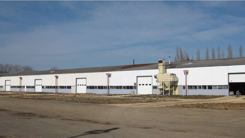 À vendre – Locaux industriels jusqu'à 9300 m² à Ne