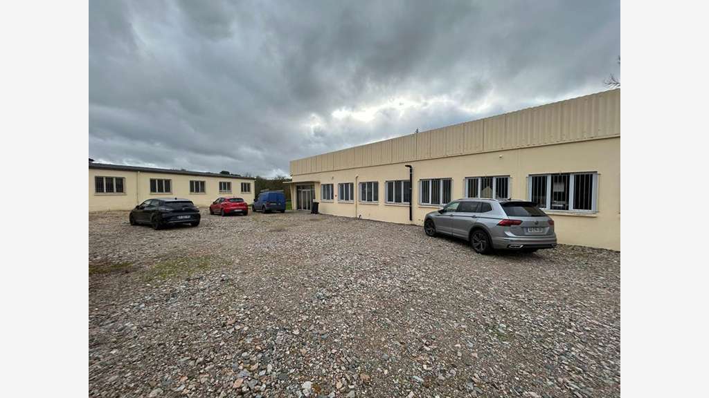 AV ensemble immobilier 1746m² Nexon proche Limoges