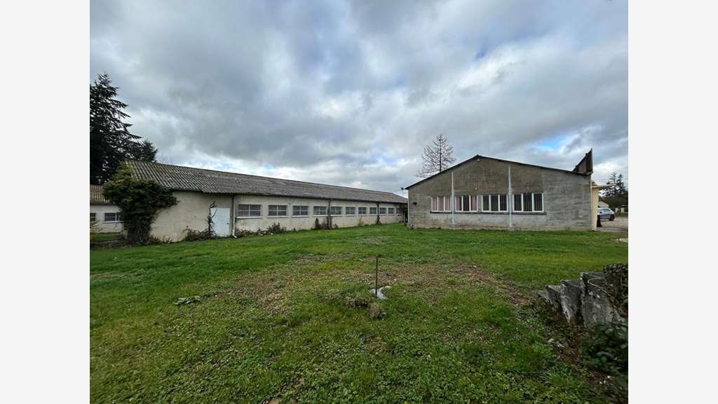 AV ensemble immobilier 1746m² Nexon proche Limoges