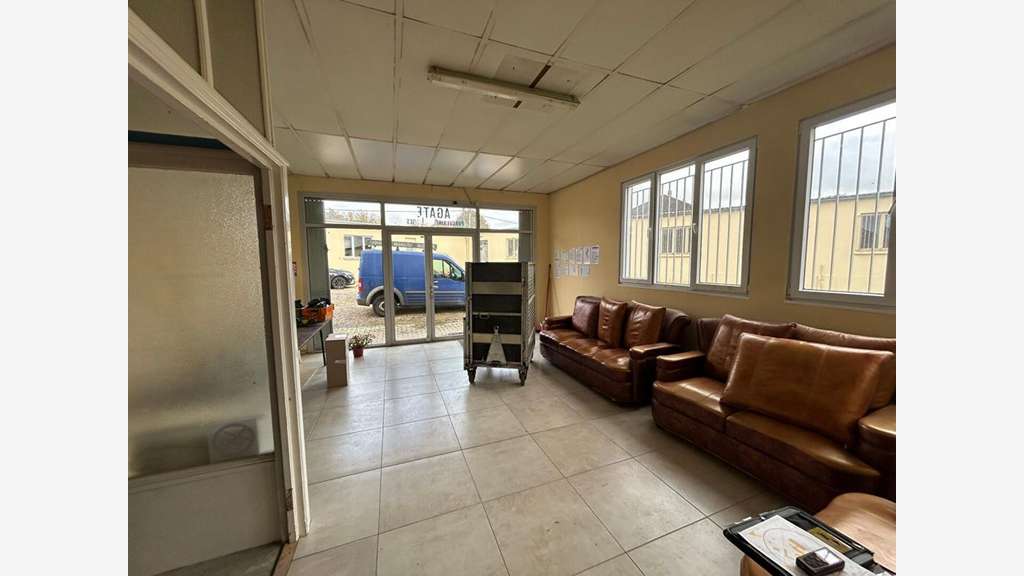 AV ensemble immobilier 1746m² Nexon proche Limoges