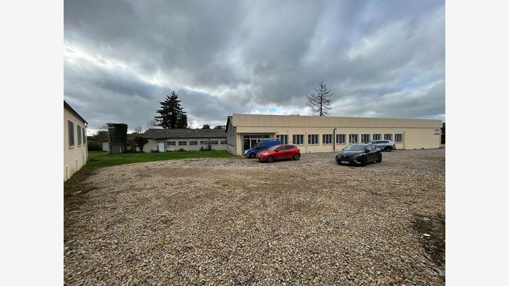 AV ensemble immobilier 1746m² Nexon proche Limoges
