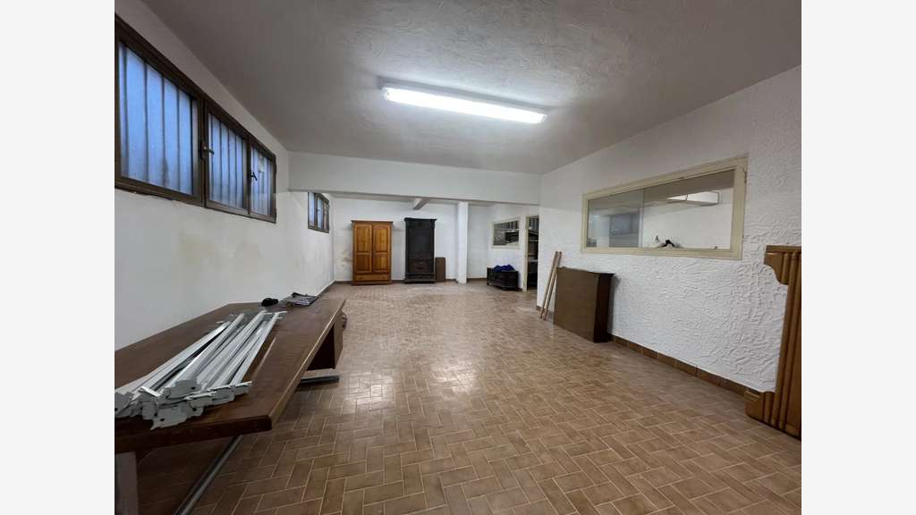 A vendre local entrepôt en souplex 190m² à Nice