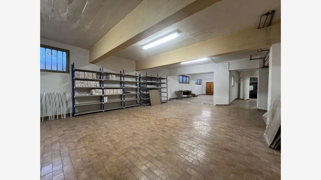 A vendre local entrepôt en souplex 190m² à Nice
