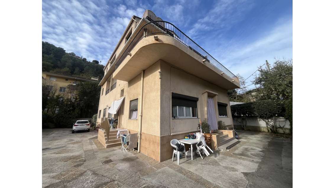 A vendre local entrepôt en souplex 190m² à Nice