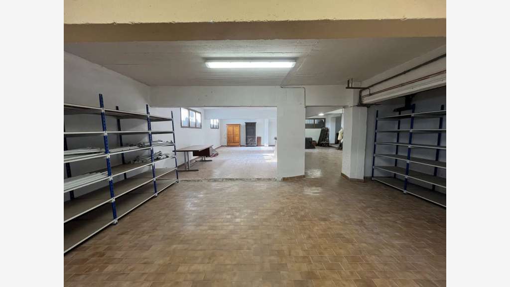 A vendre local entrepôt en souplex 190m² à Nice