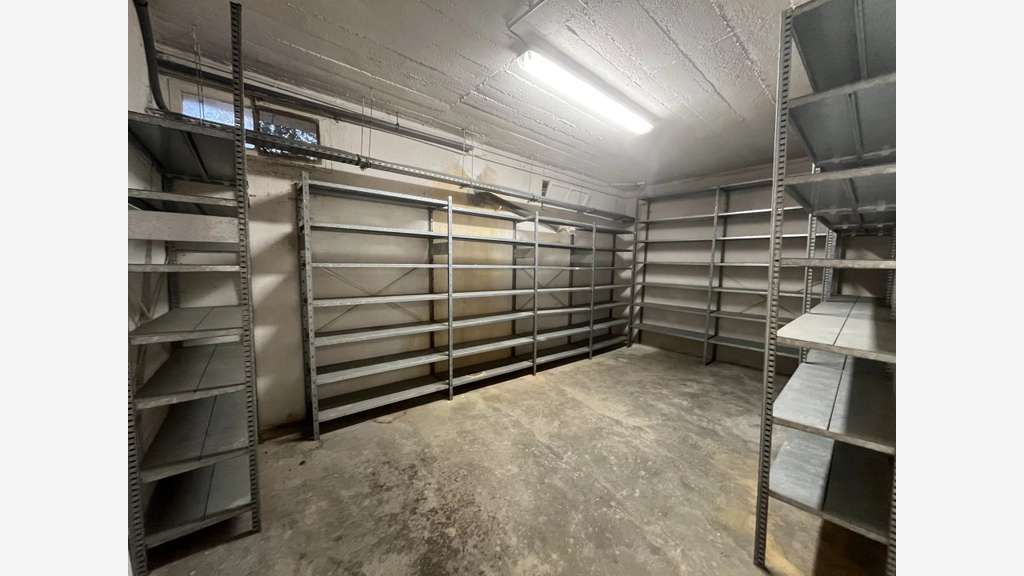 A vendre local entrepôt en souplex 190m² à Nice