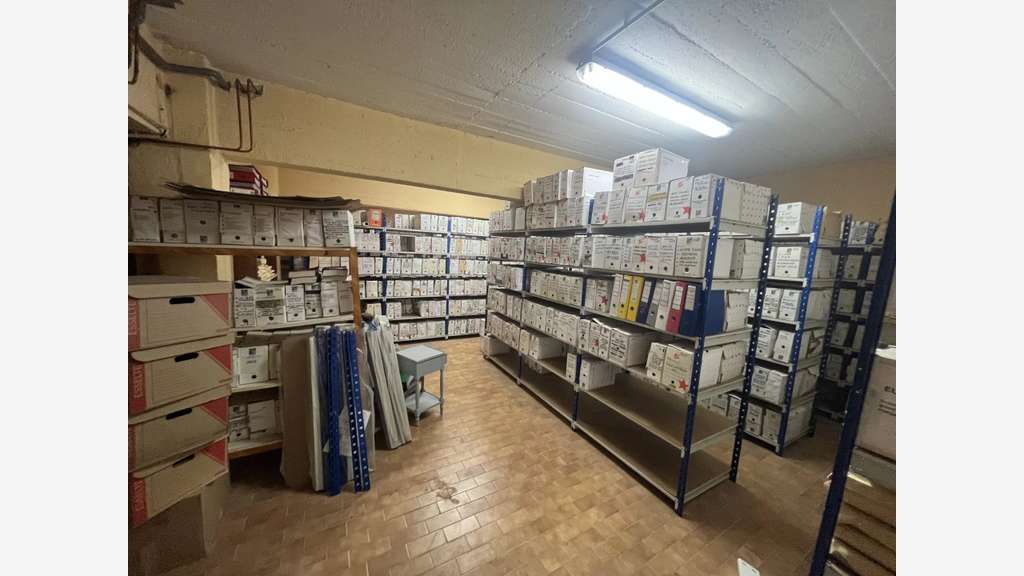 A vendre local entrepôt en souplex 190m² à Nice