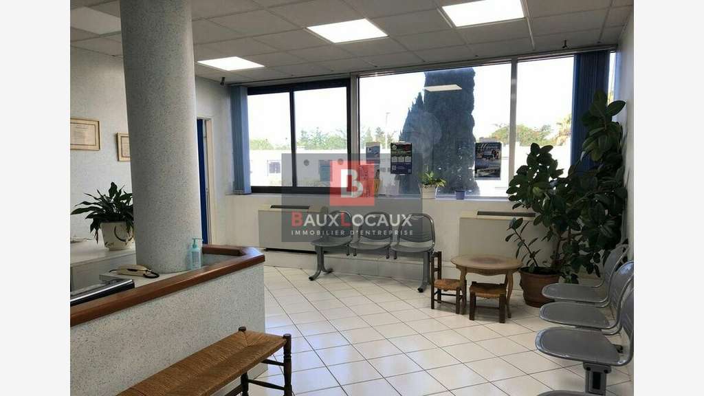 Vente local professionnel 98m² immeuble Valmedica