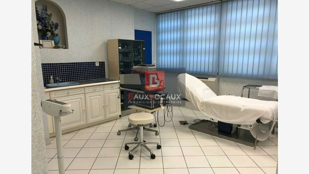 Vente local professionnel 98m² immeuble Valmedica