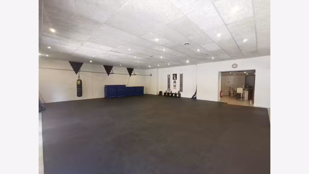 Local professionnel de 206m² à vendre à Nîmes