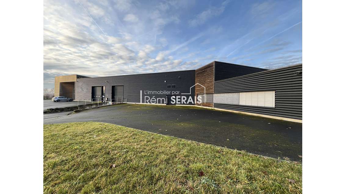 Local Industriel 3000 m2 env. Berd'Huis