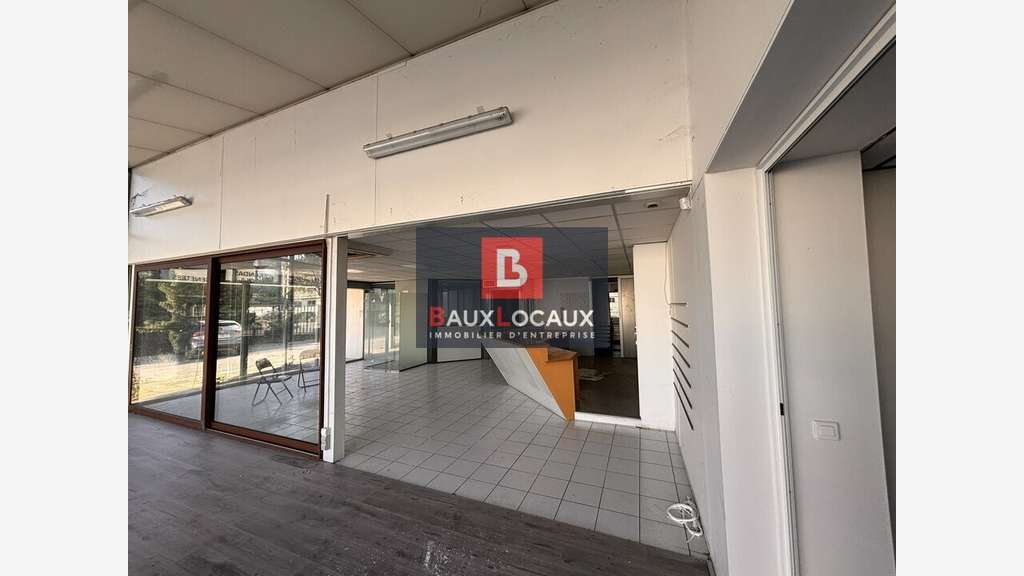 Locaux 1350m² à vendre zone du Coudoulet à Orange