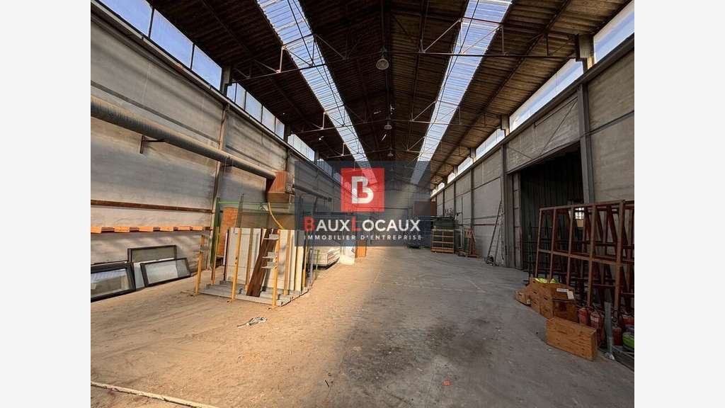 Locaux 1350m² à vendre zone du Coudoulet à Orange