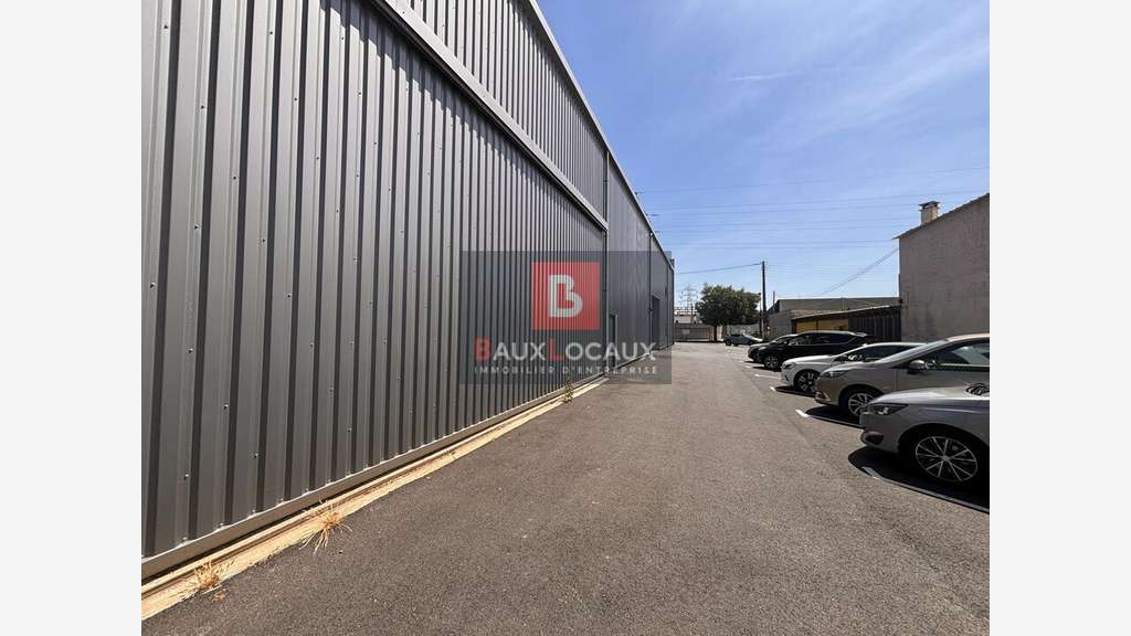 Local d'activité de 504m² à vendre en ZA à Orange