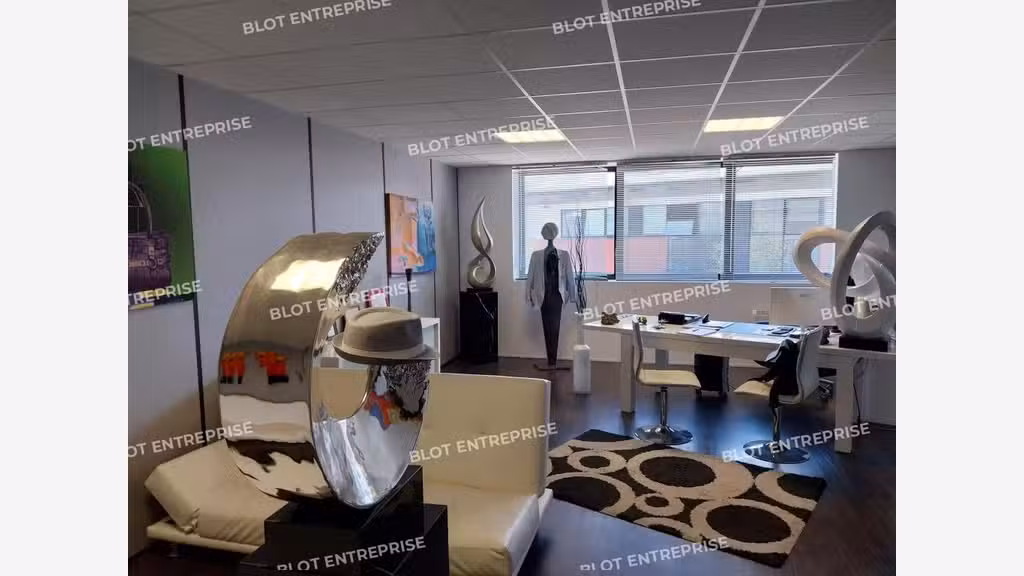 À VENDRE - LOCAUX D'ACTIVITÉS - 375 M² - ORVAULT