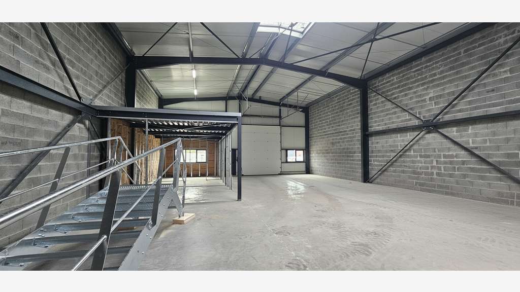 AV local neuf 331m² ZA La Belle Fontaine à Paulx