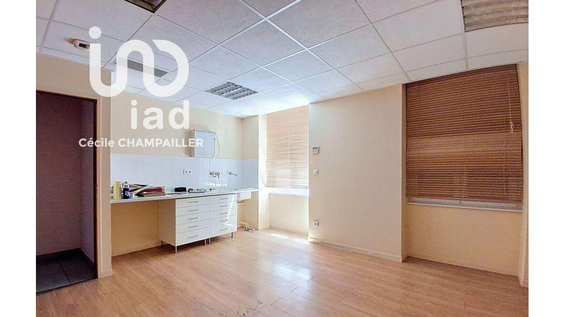 Vente local professionnel 231m² à Pélussin centre