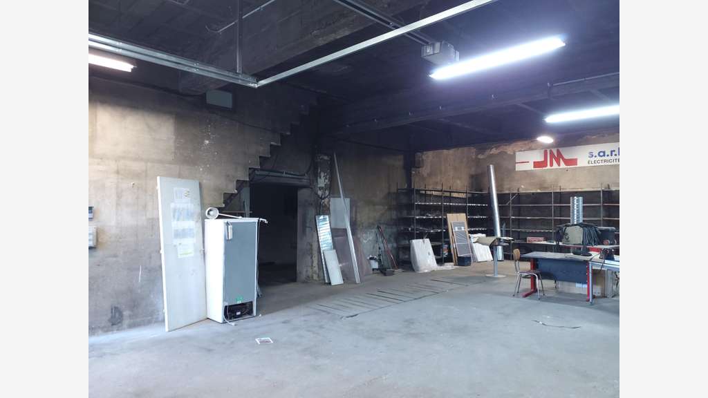 A vendre local d'activités 240m² à Périgueux