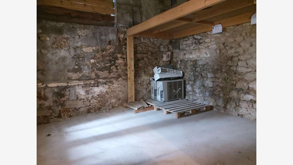 A vendre local d'activités 240m² à Périgueux