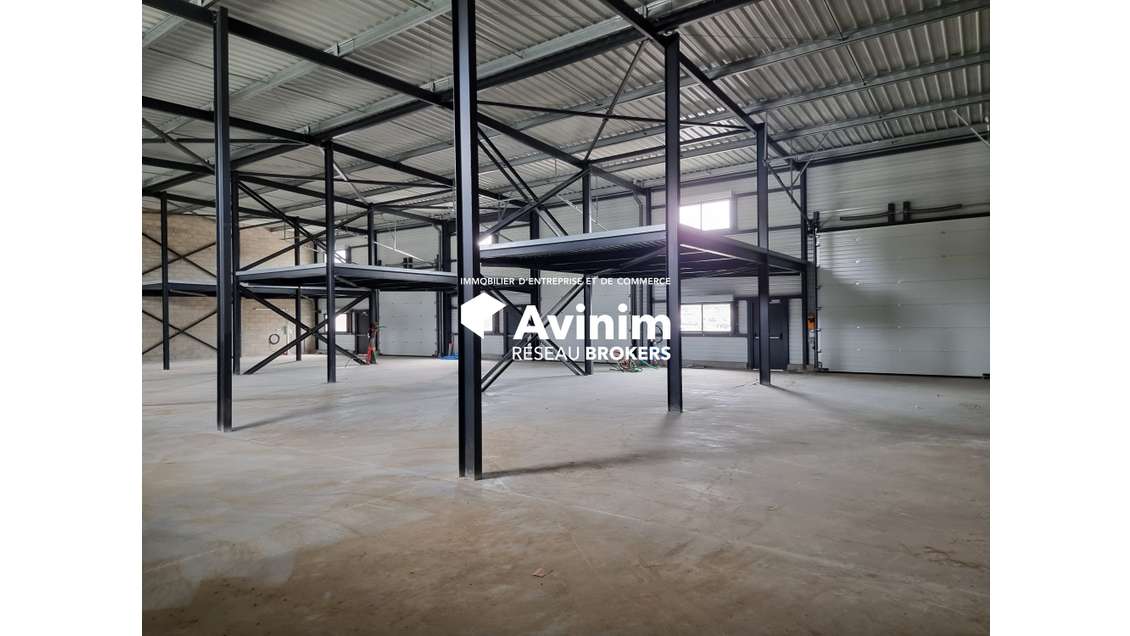 Local d'activité de 925,04 m² - A vendre - P