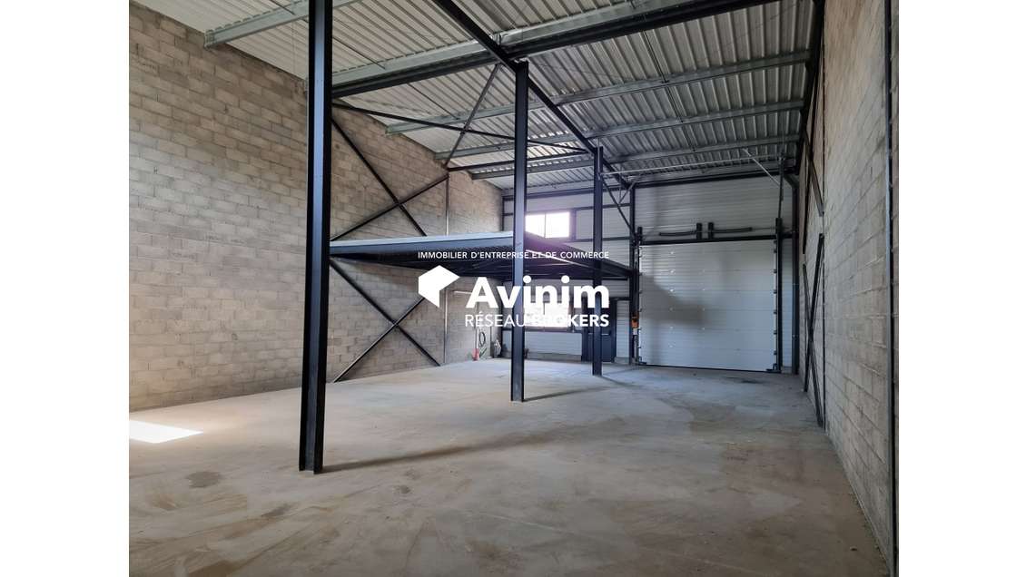 Local d'activité de 231,24 m² - A vendre - P