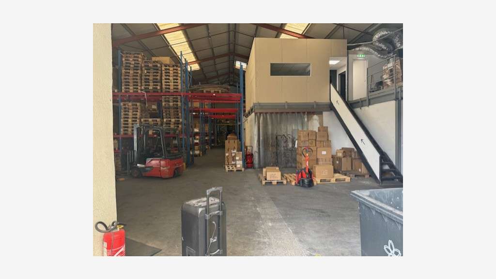 A vendre local industriel de 320m² à Peymeinade