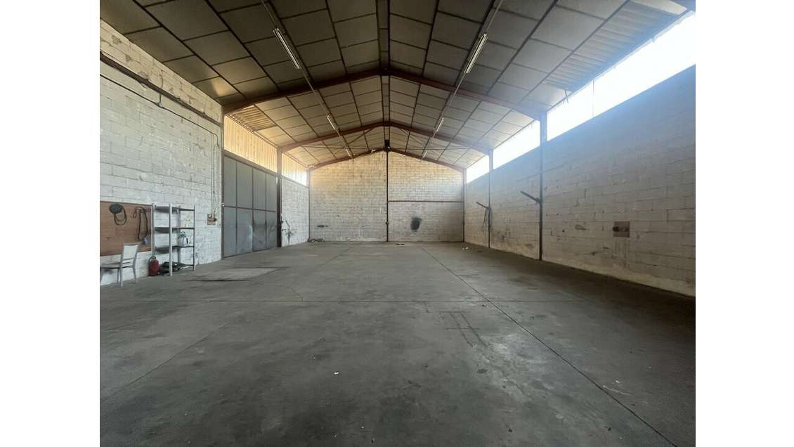 PLAN-D'ORGON - LOCAL D'ACTIVITE à vendre