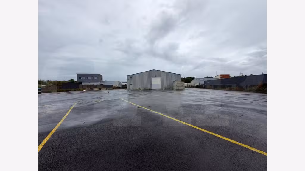 A vendre local d’activité bureaux 550m² à Plérin
