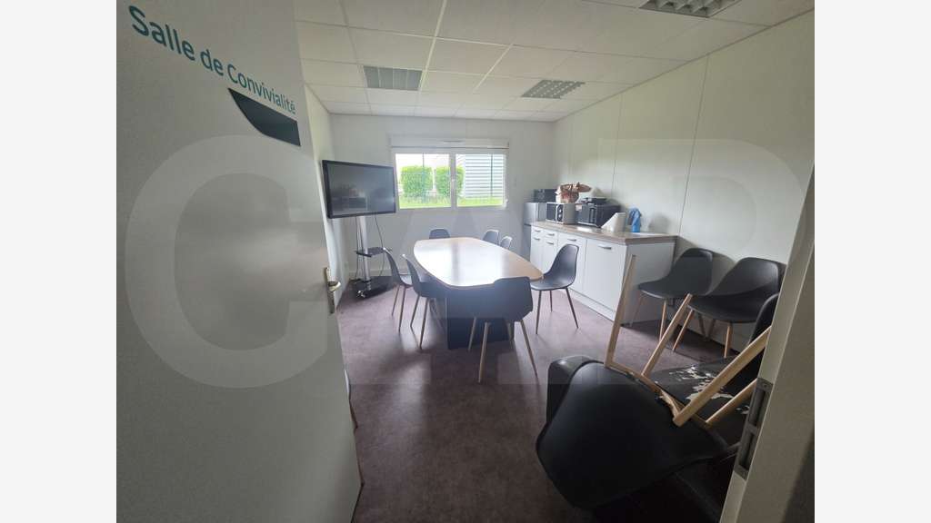 A vendre local d'activité et bureaux à Ploufragan