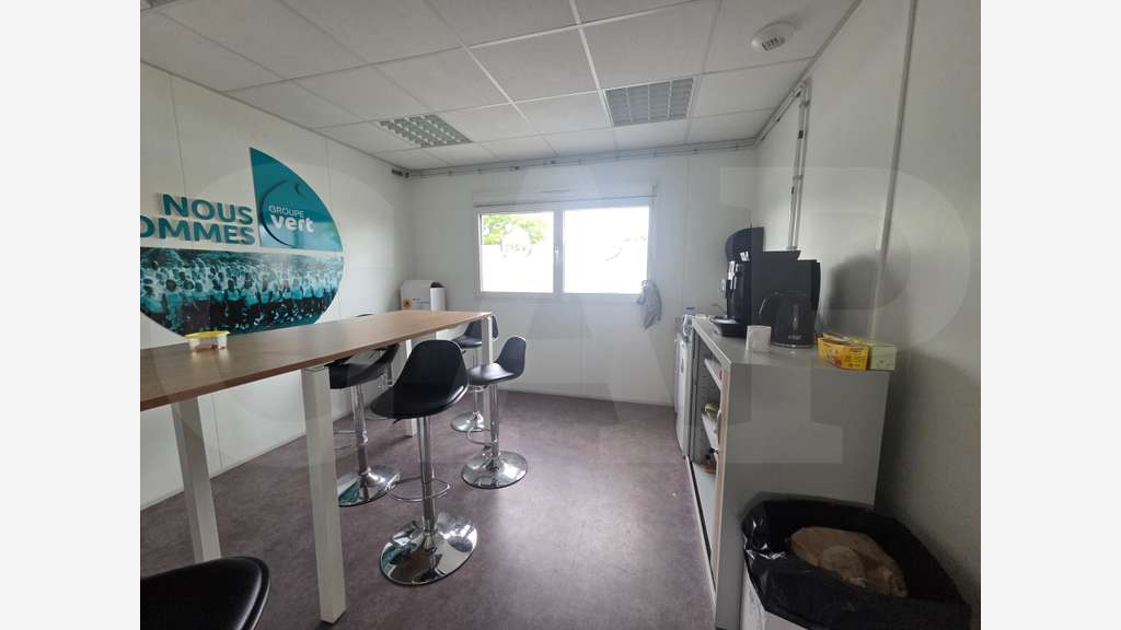 A vendre local d'activité et bureaux à Ploufragan