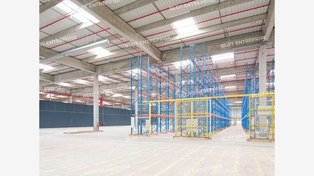 À VENDRE-À LOUER - Plateforme logistique 23400 m² 
