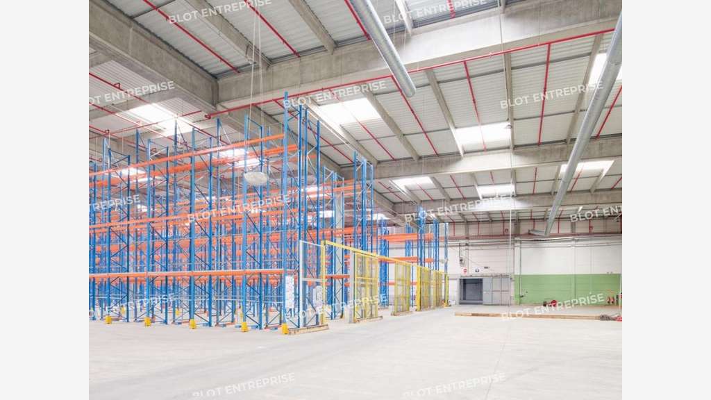 À VENDRE-À LOUER - Plateforme logistique 23400 m² 