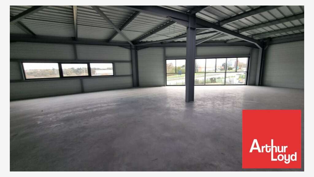 AV cellule commerciale 407m² emp strat à Poitiers 
