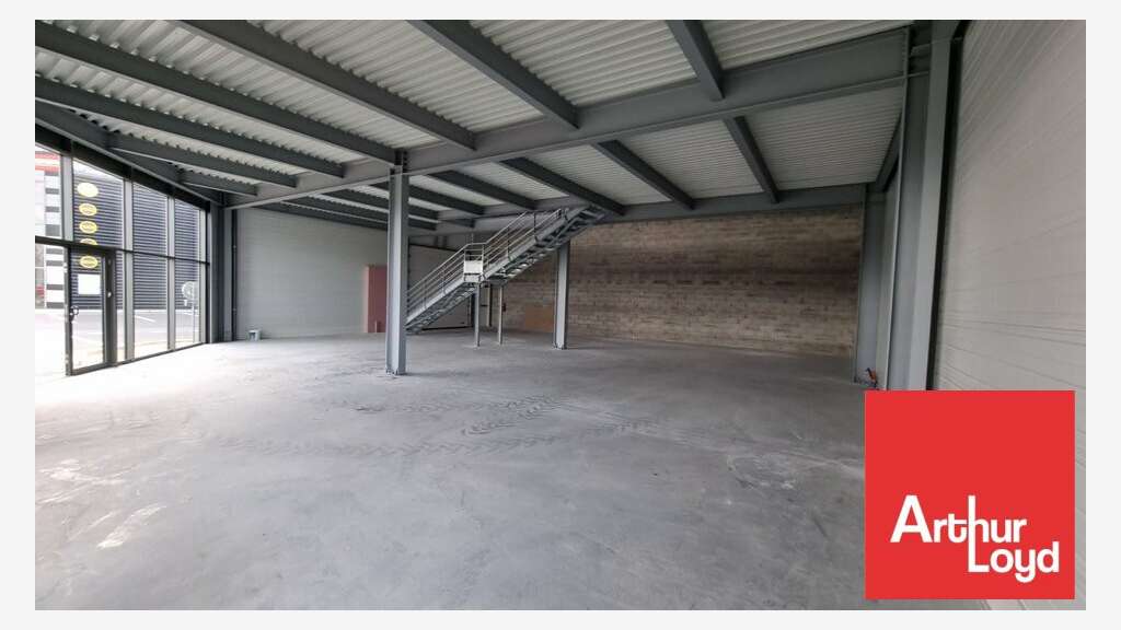 AV cellule commerciale 407m² emp strat à Poitiers 