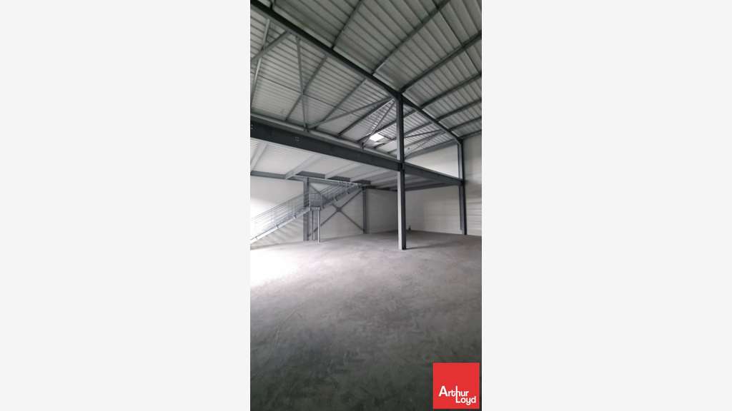 Local activité 259m² à vendre axe majeur Poitiers 