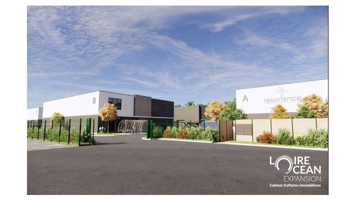 Cède cellule professionnelle 328m² en ZAC à Pornic