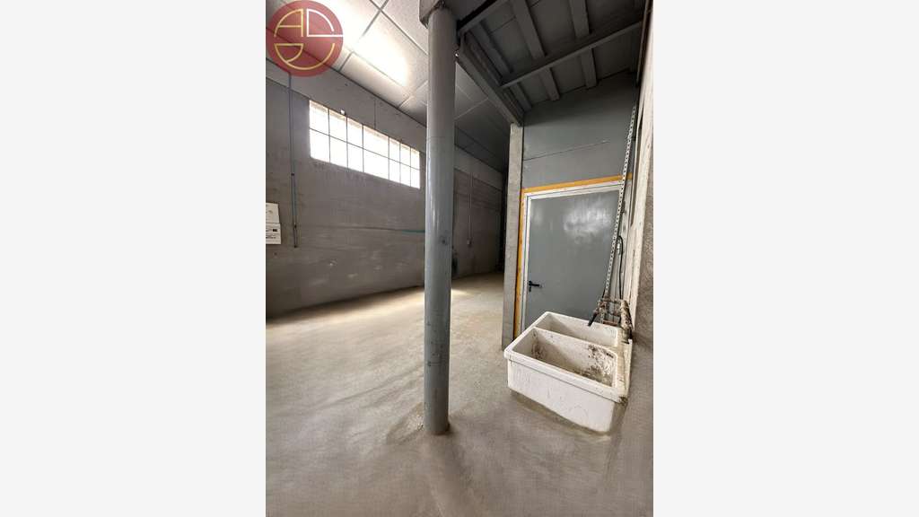AV entrepôt 650m² avec bureaux Portet-sur-Garonne