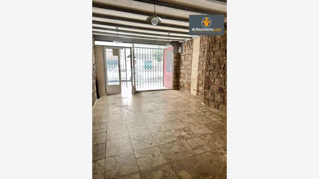 AV murs commerciaux 56m² centre ville Propriano