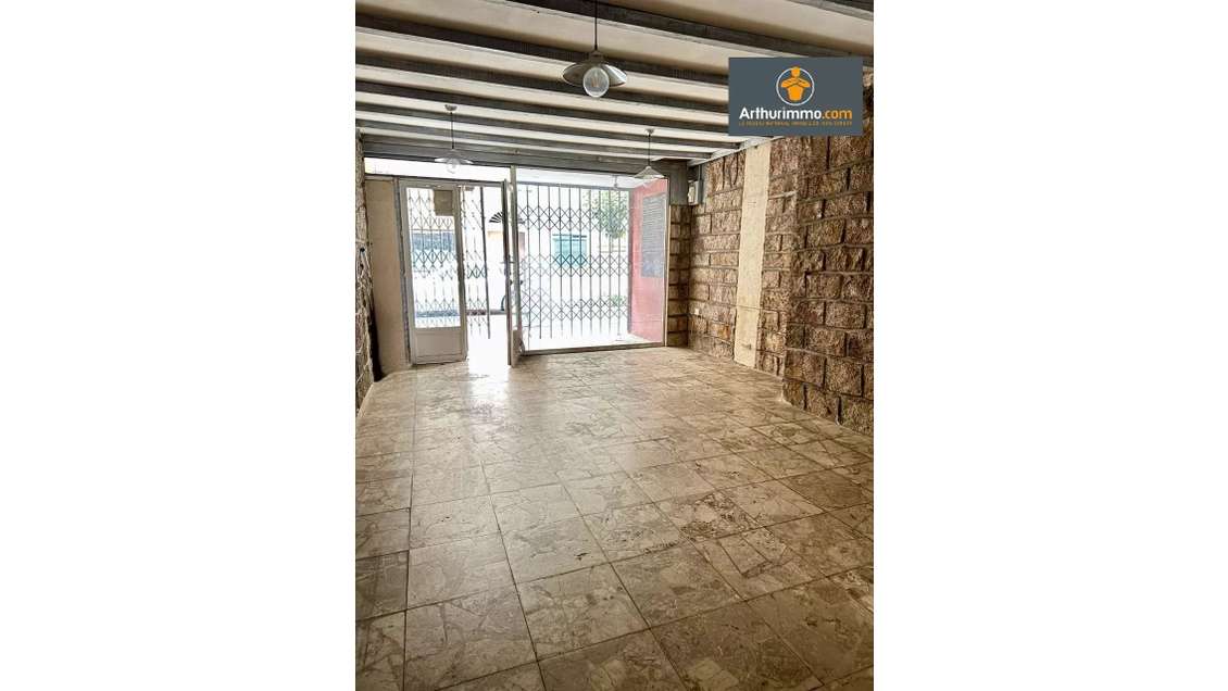 AV murs commerciaux 56m² centre ville Propriano
