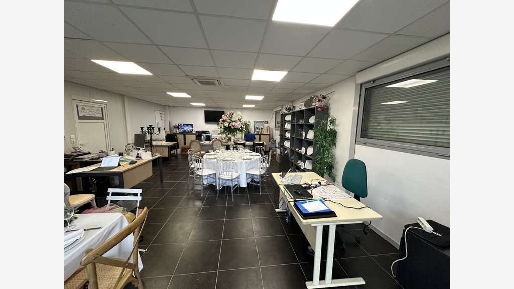 A vendre local 946m² ZA des Brandeaux Puymoyen