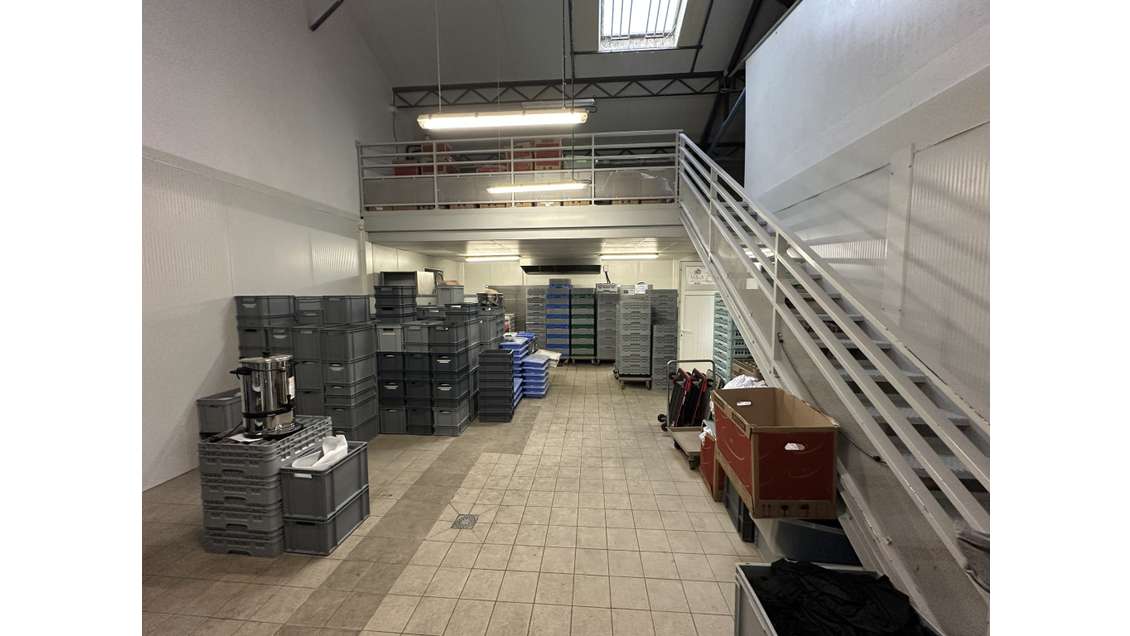 A vendre local 946m² ZA des Brandeaux Puymoyen