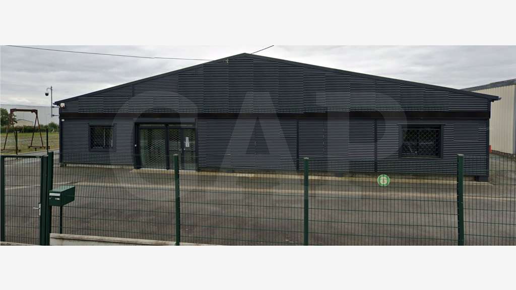 Vente local d'activité 600m² à Quévert N176