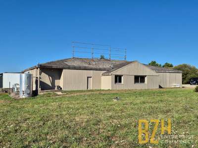 A vendre local 540m² forte visibilité à Quimperlé